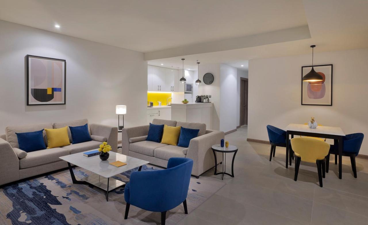 Voco Al Khobar By Ihg Hotel Exterior foto A living room at the hotel