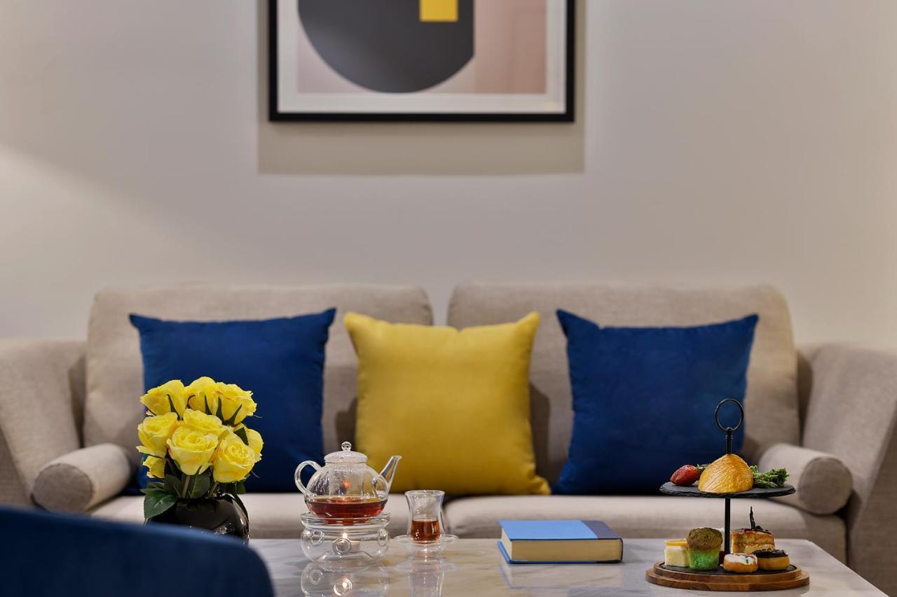 Voco Al Khobar By Ihg Hotel Exterior foto A living room at the hotel