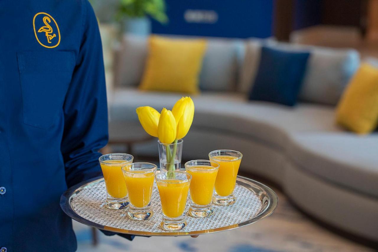 Voco Al Khobar By Ihg Hotel Exterior foto A tray of orange juice