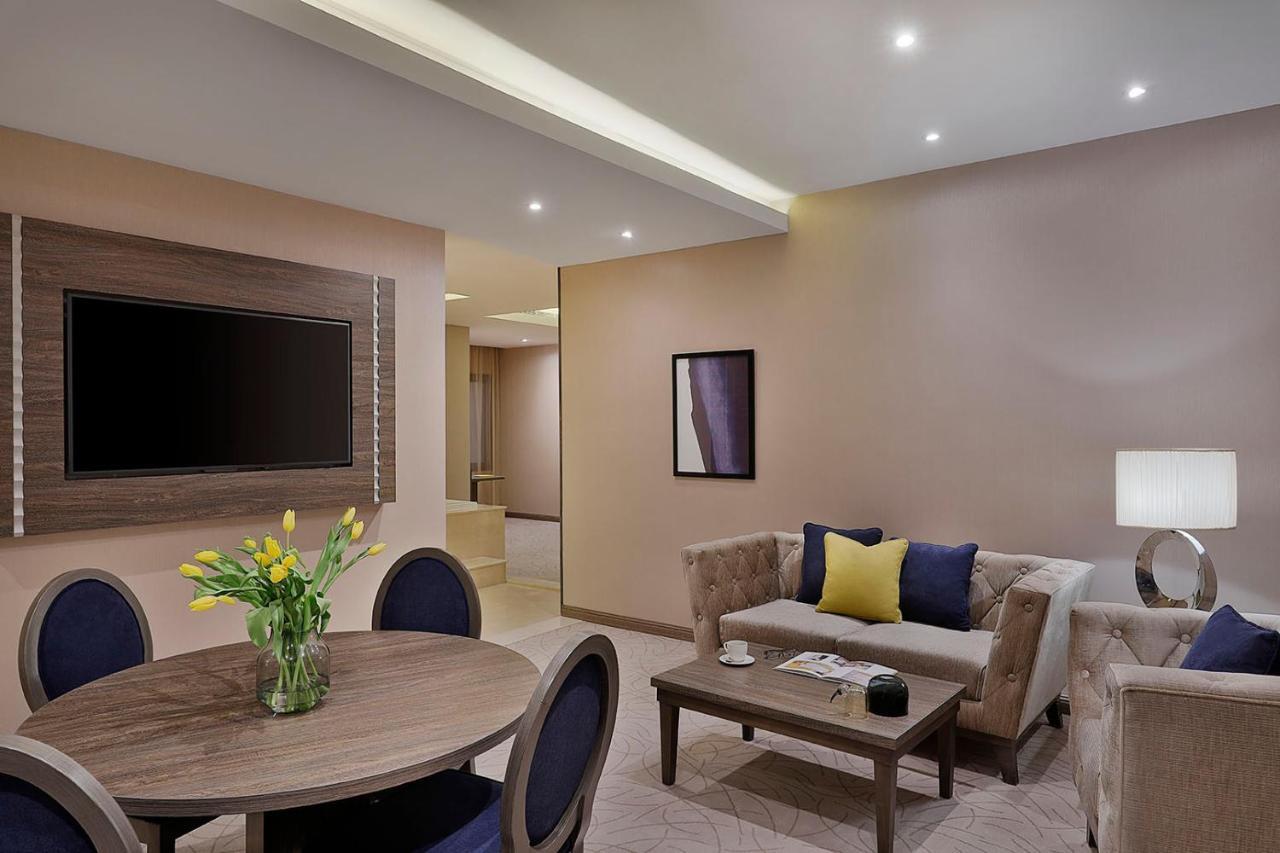 Voco Al Khobar By Ihg Hotel Exterior foto A suite at the hotel