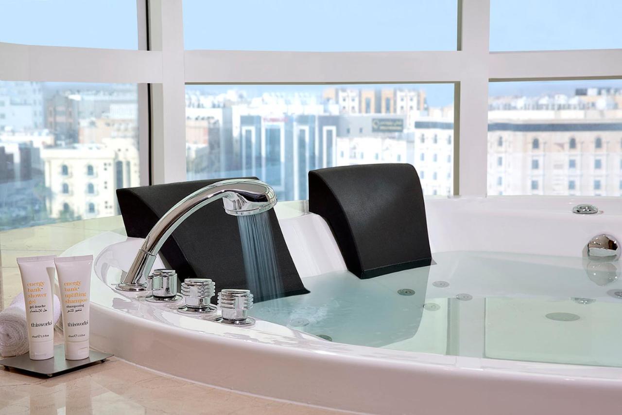 Voco Al Khobar By Ihg Hotel Exterior foto A modern bathtub