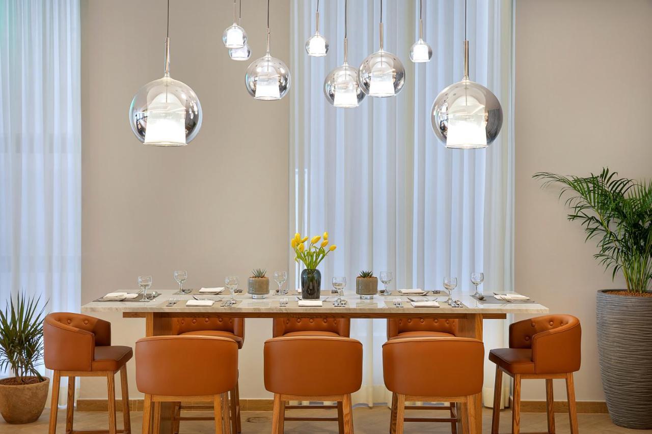 Voco Al Khobar By Ihg Hotel Exterior foto The dining room at the restaurant